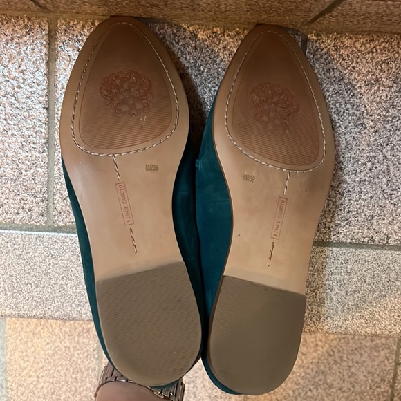 Vince Camuto emerald green chain flats - Picture 2 of 4